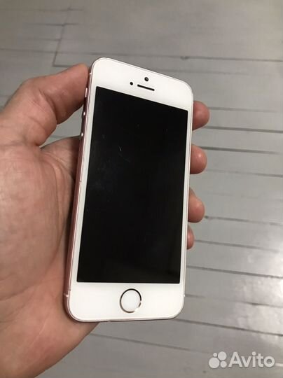 iPhone SE, 32 ГБ