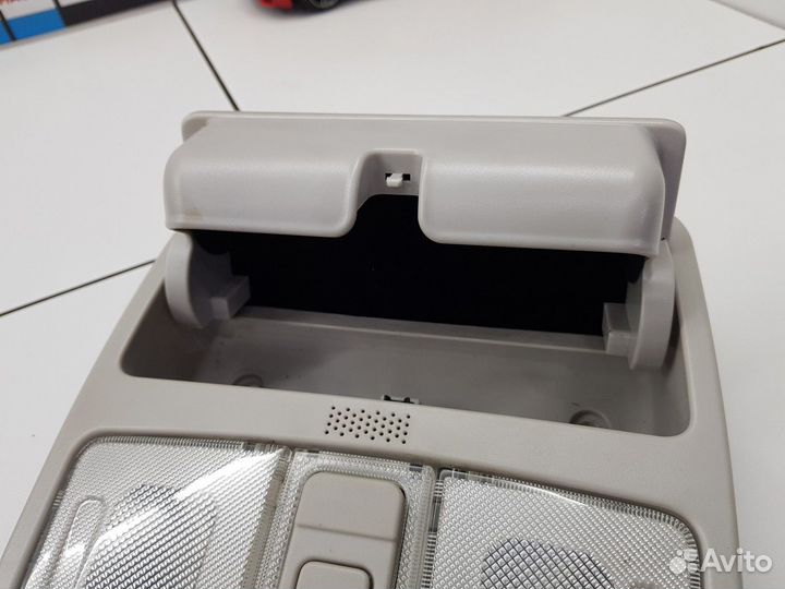 Плафон внутреннего освещения передний