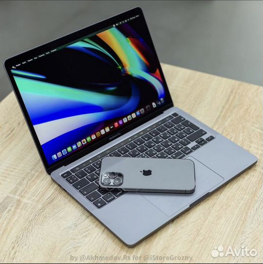 Apple MacBook Pro 13 m2 8/256 гб