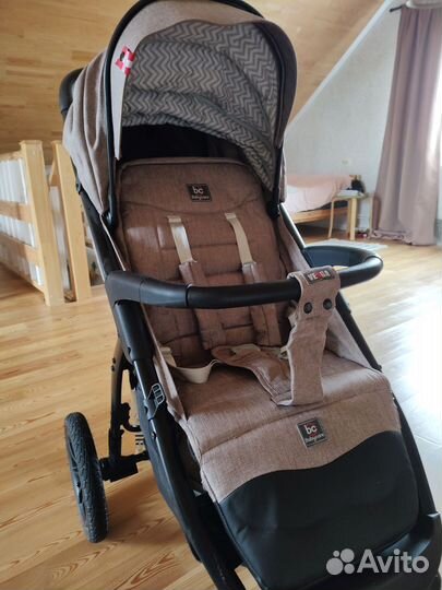 Прогулочная коляска с надувными колесами