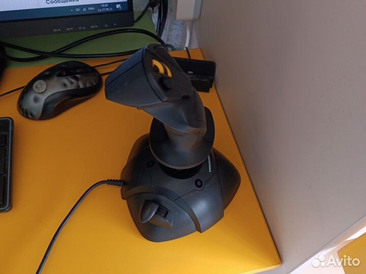 Джойстик-геймпад Thrustmaster Joystick