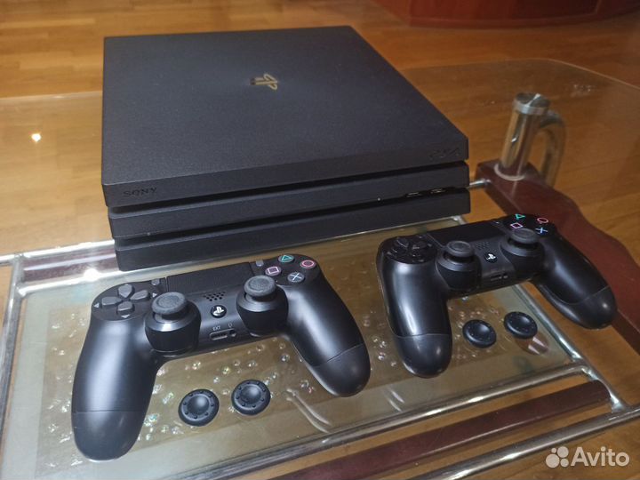 Sony PS4 PRO + 2 джойстика + игры