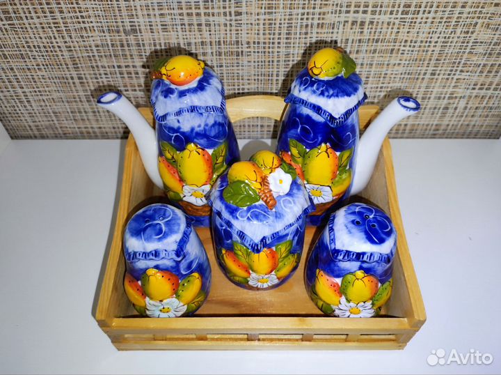 Новый кеpaмичeский набор нa деpeвяннoй пoдcтавкe