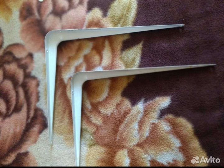 Кронштейн для полок