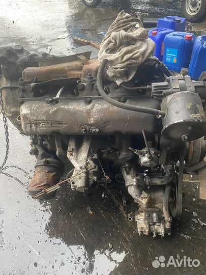 Двигатель с кпп и ком ЗИЛ в разбор по запчастям