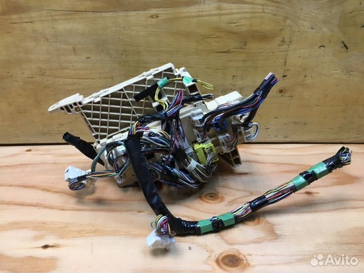 Блок реле и предохранителей Toyota Celica ZZT230