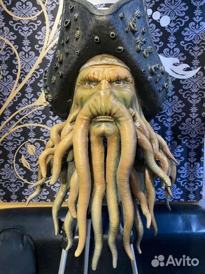 Костюмы артистов, ростовые куклы то