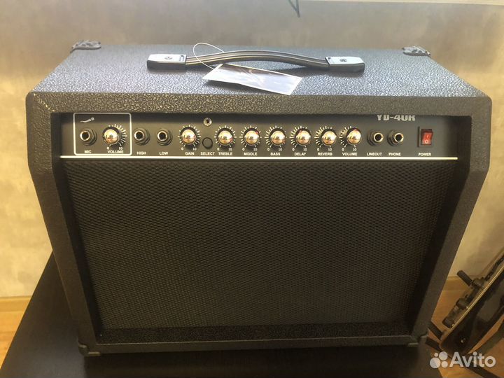 Гитарный комбоусилитель