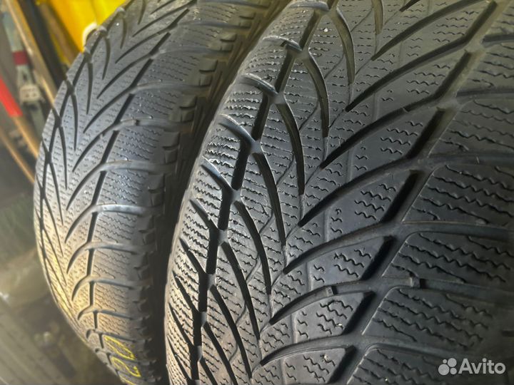 Goodyear UltraGrip Ice 2 245/45 R19 102T