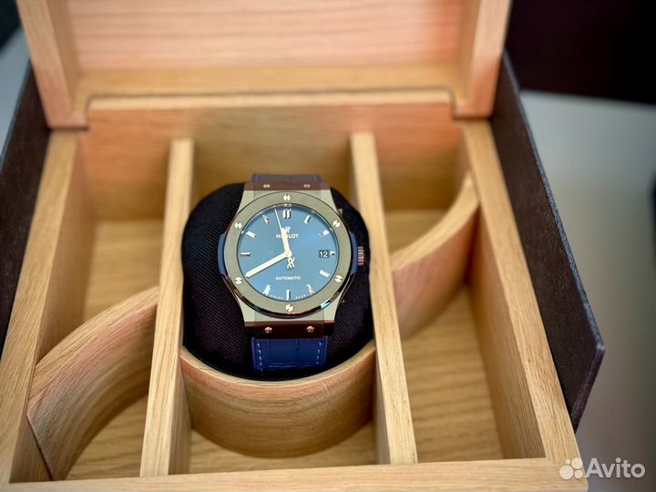 Часы Hublot Classic Fusion 45 mm Ceramic Blue