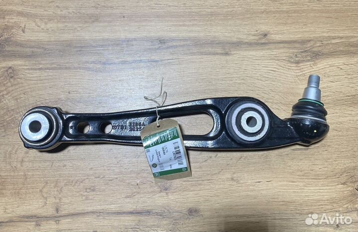 Рычаг передней подвески нижний левый LR034218