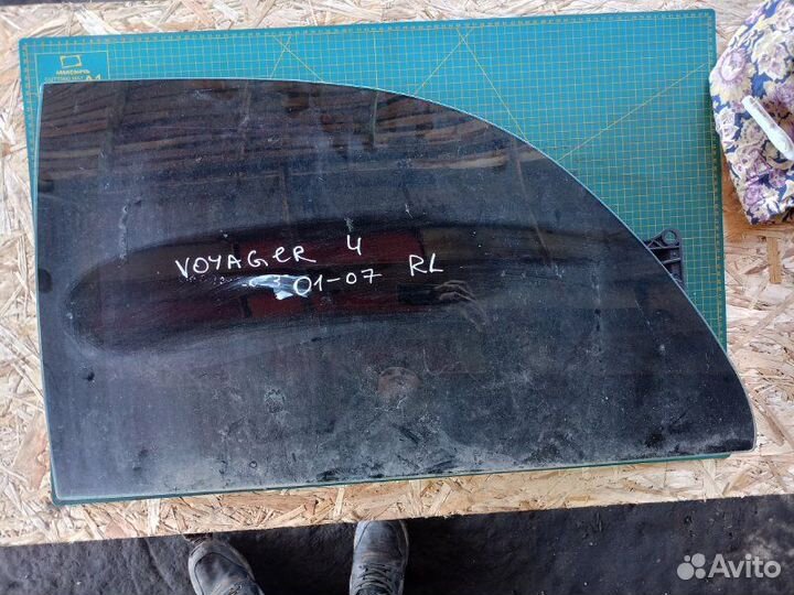 Стекло заднее левое Chrysler Voyager MK4