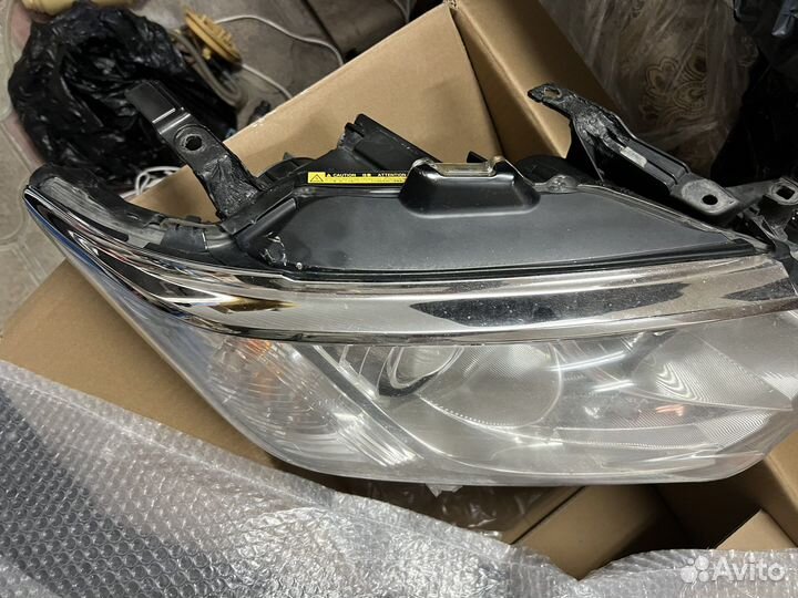 Фары оригинал Тойота камри