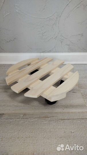 Подставка для цветов на колесиках