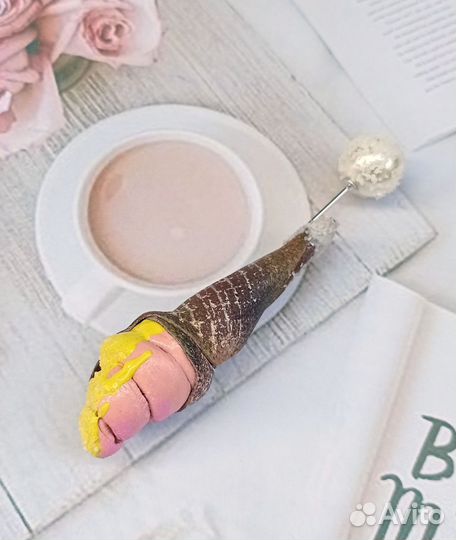 Брошь-игла из кожи Мягкое мороженое рожок