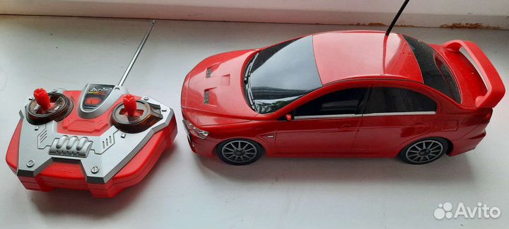 Машина на радиоуправлении требует ремонта