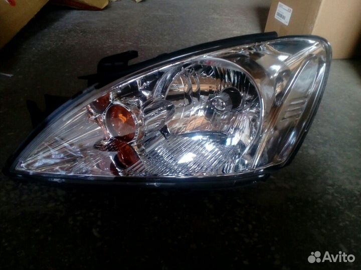 Фара левая Митсубиси Лансер 9 03-07 г.в