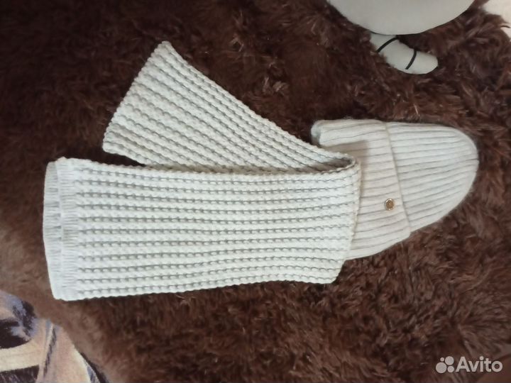 Шапка женская с шарфом вязаная