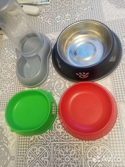 Ошейник и миски за батончик