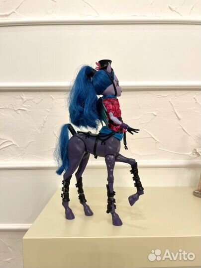 Кукла Монстер Хай Авеа Троттер