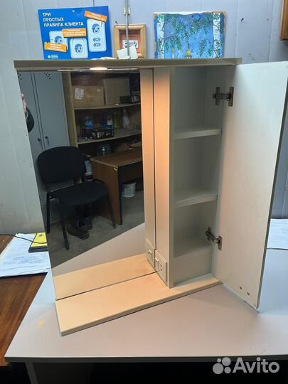 Шкафчик для ванной с зеркалом и подсветкой