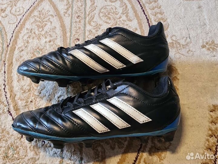 Футбольные бутсы adidas