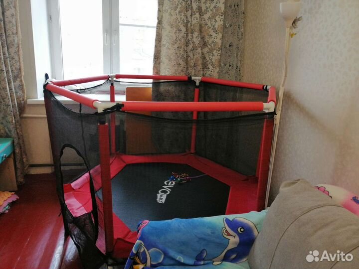 Манеж-батут