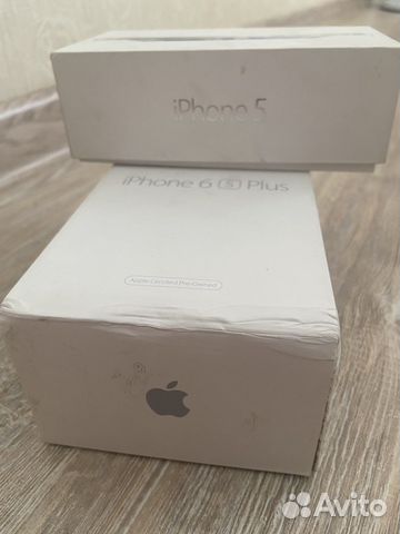 Коробки от iPhone 5 и 6splus