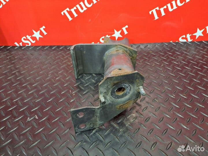 Кронштейн усилителя бампера правый