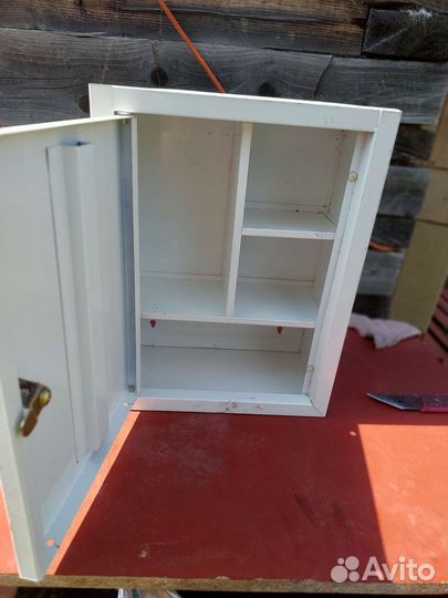 Аптечка металлическая