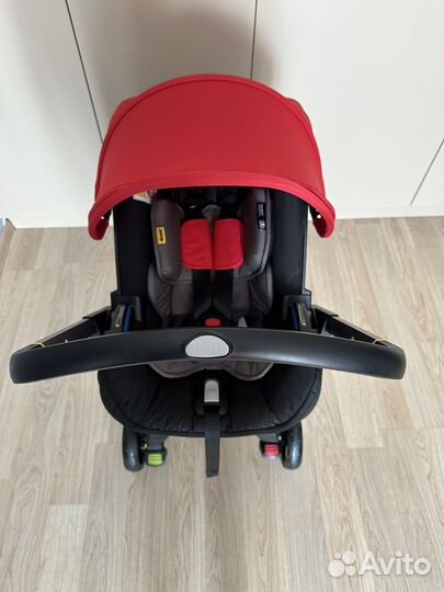 Автолюлька на колесах doona с базой