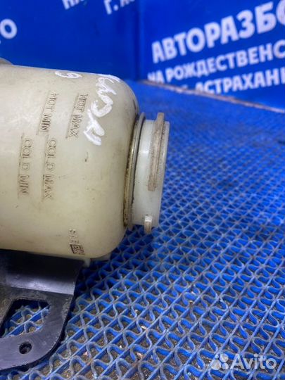 Бачок гидроусилителя Nissan Cefiro A33 седан VQ20