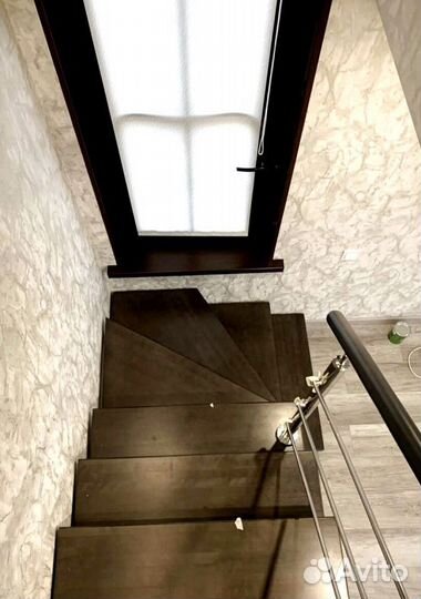 Лестница на металлокаркасе закрытого типа