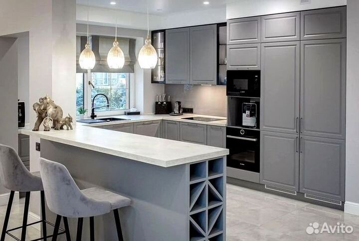 Кухонный гарнитур в современном стиле на заказ