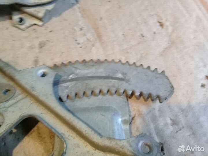 Механический задний стеклоподъемник Nissan AD Y10