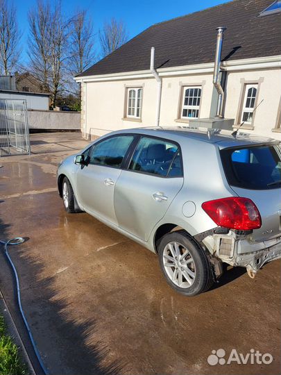 Фара правая toyota auris E150