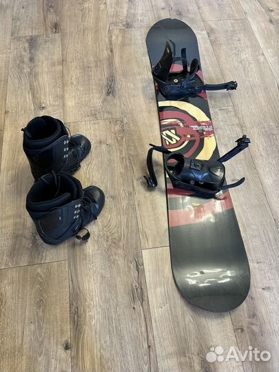 Сноуборд с ботинками