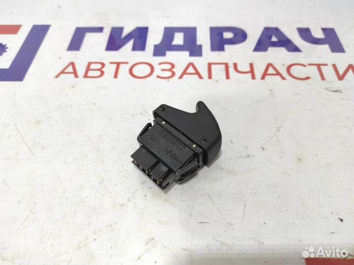 Кнопка стеклоподъемника задняя Renault Logan 8200467793