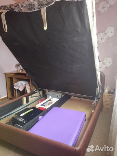 Кровать двухспальная с матрасом бу