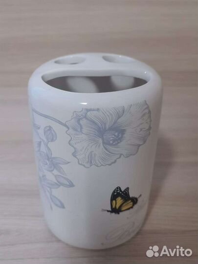 Удобная подставка для зубных щёток и пасты