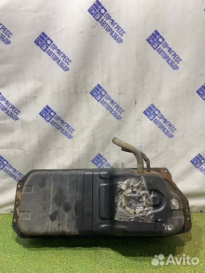 Бензобак Kia Sorento внедорожник 2.5 D4CB 2004