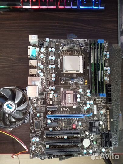 Материнская плата с процессором и памятью