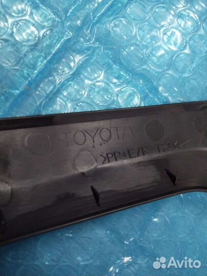 Накладка приборной панели Ярис правая 05-11