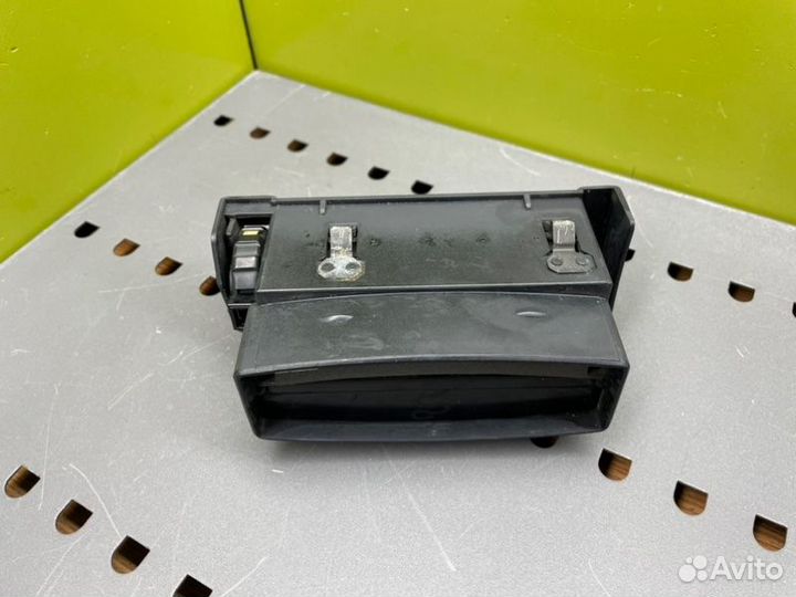 Дефлектор воздушный передний правый Mercedes-Benz