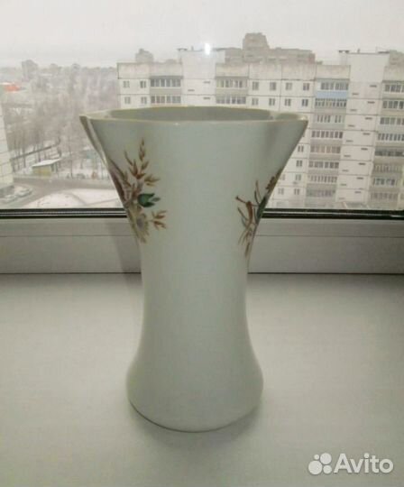 Фарфор. ваза цветы з-д песочное, h -19,5 см, СССР