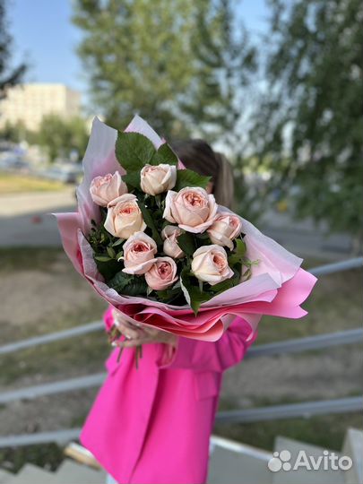 Букет пионовидных роз