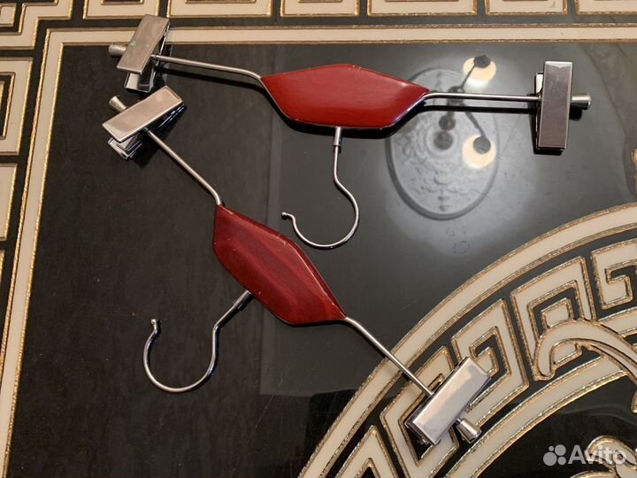 Вешалка для брюк /юбок