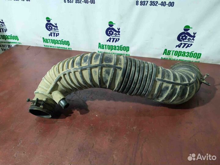 Патрубок воздушного фильтра Mitsubishi Pajero