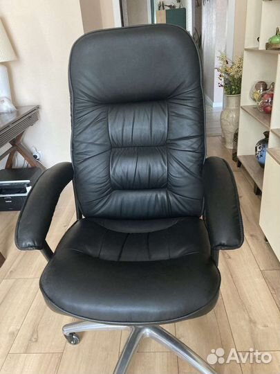 Офисное кресло