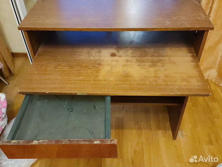 Потëртый компьютерный стол